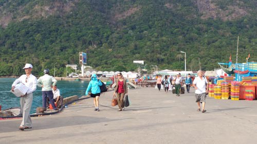 Lượng khách tăng phi mã khiến Côn Đảo đối diện với chuyện vỡ quy hoạch phát triển du lịch và kinh tế - xã hội